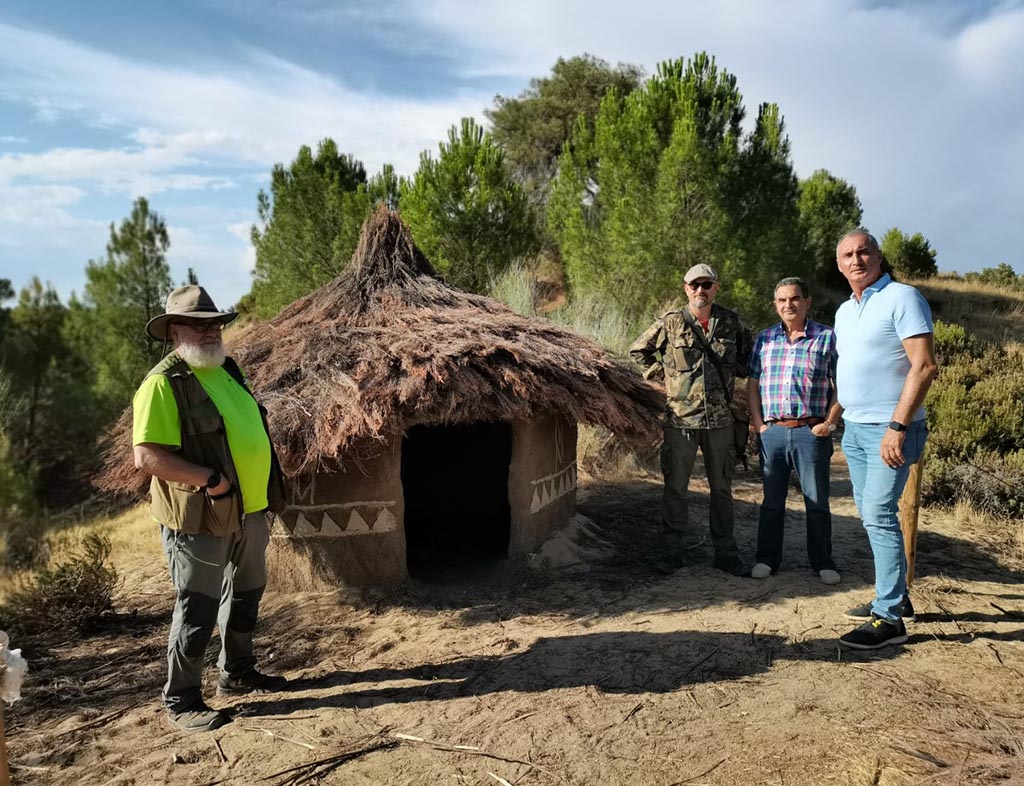 Cabaña del yacimiento de la Peña del Moro, en Navas de Oro. / EL ADELANTADO