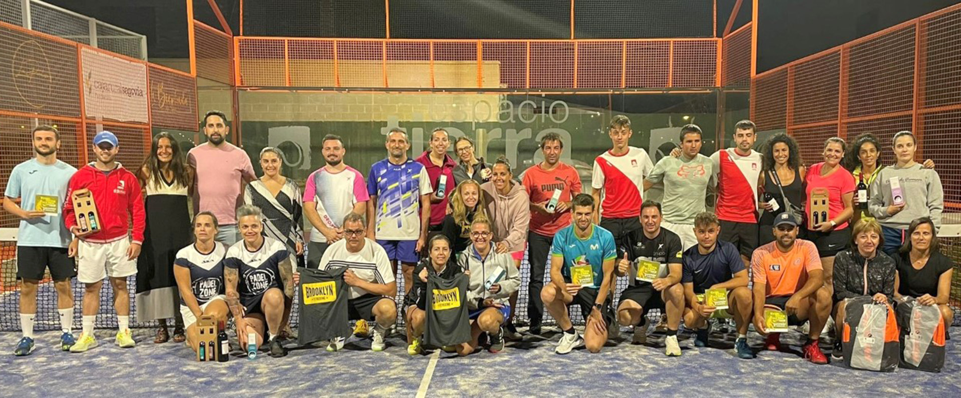 Foto de familia de los campeones de la sexta edición del Pádel Festival./ CAJA RURAL