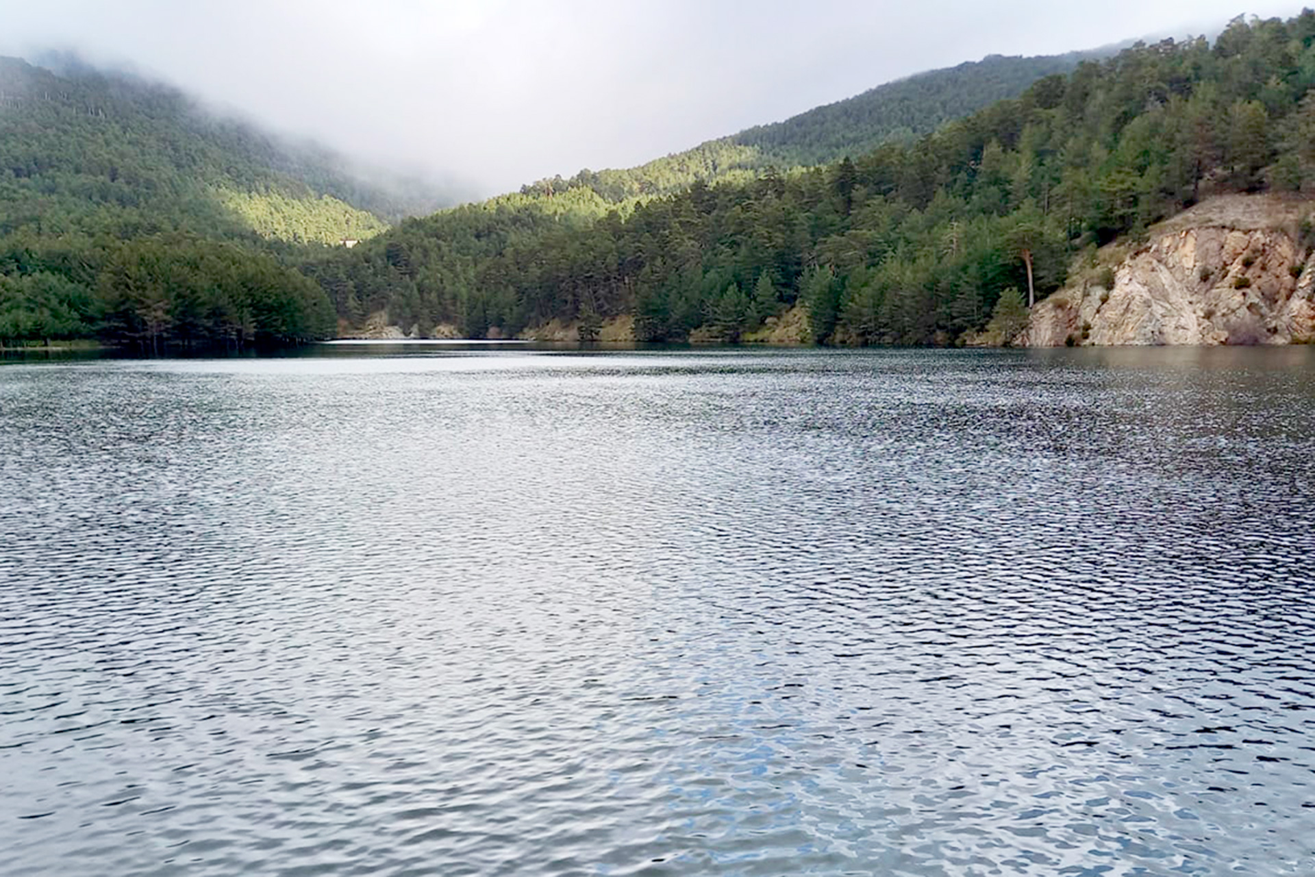 Foto de archivo. Embalse y presa de El Tejo en El Espinar. /E.R.