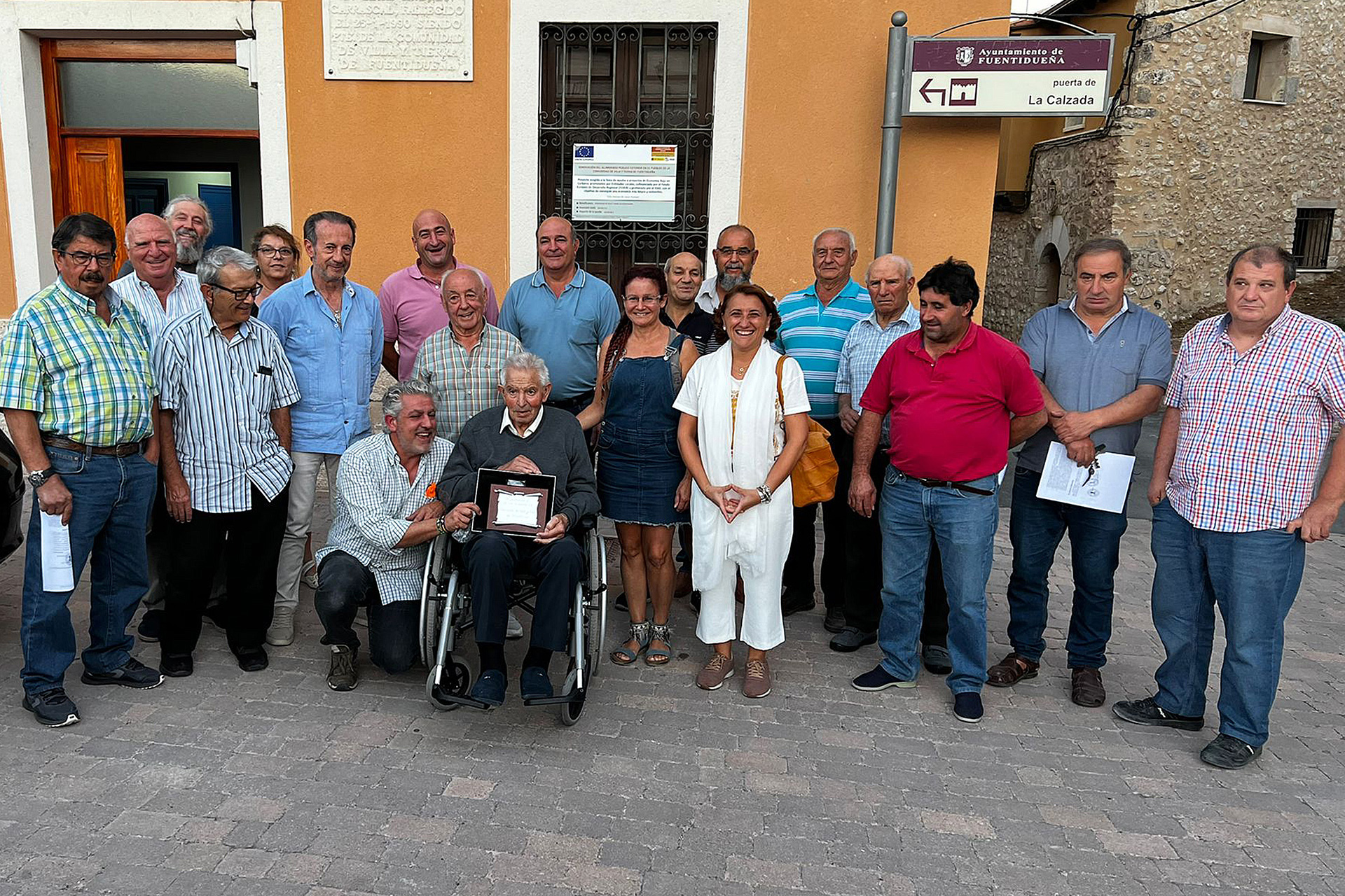 fuentiduena comunidad villa homenaje felix lazaro arranz