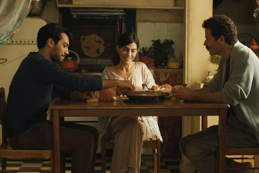 Fotograma de “El caftán azul”.