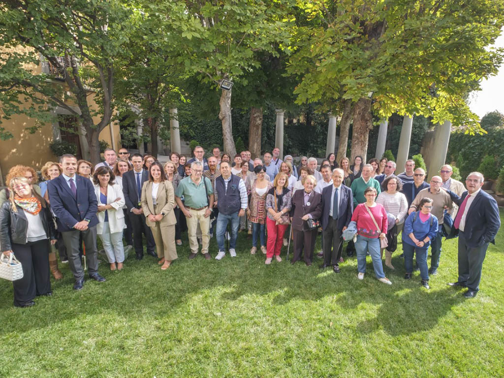 Acto de entrega de las ayudas de Caixabank y Fundación ‘Caja Segovia’ de acción social en el Torreón de Lozoya. / EL ADELANTADO