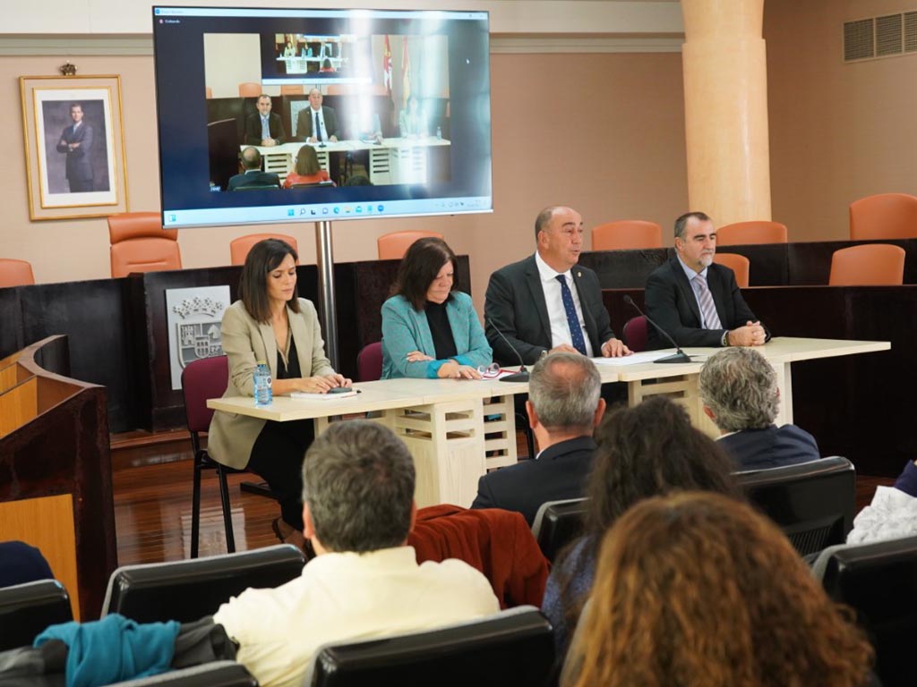 Jornada ‘Digitalización de las Entidades Locales’, en la Diputación de Segovia. / EL ADELANTADO
