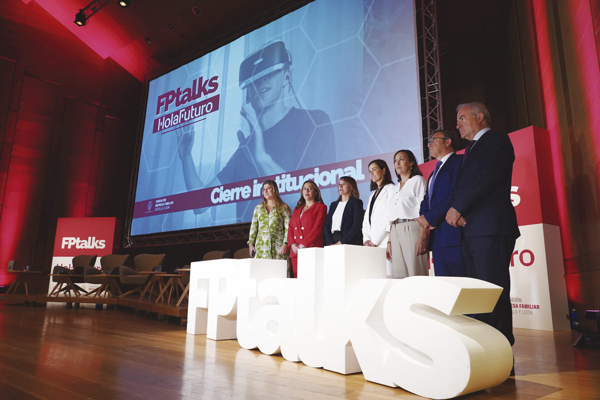 La Consejera de Educación Rocío Lucas junto a la Delegada Territorial y la Delegada del Gobierno.
