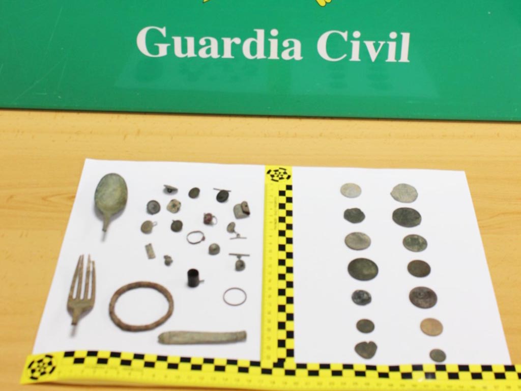 Piezas de arqueología intervenidas por la Guardia Civil.