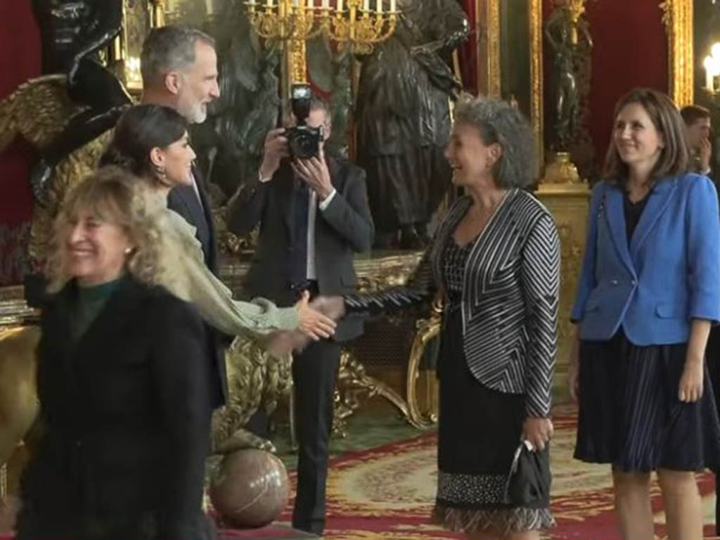 La directora de Titirimundi, junto a los Reyes en el Día de la Fiesta Nacional 1 Marian Palma, junto a los Reyes en el Día de la Fiesta Nacional