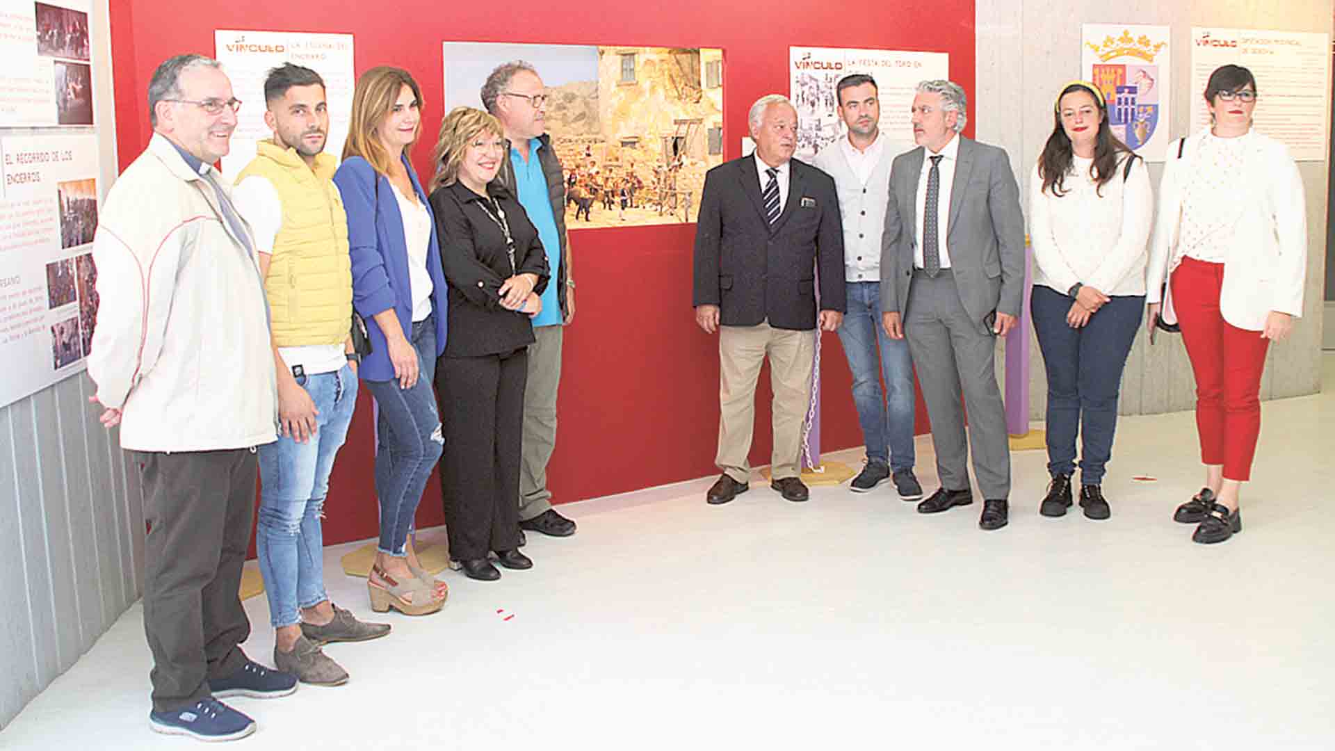 Presentación del Congreso Nacional de Belenismo junto a una creación realizada para la ocasión. / CN