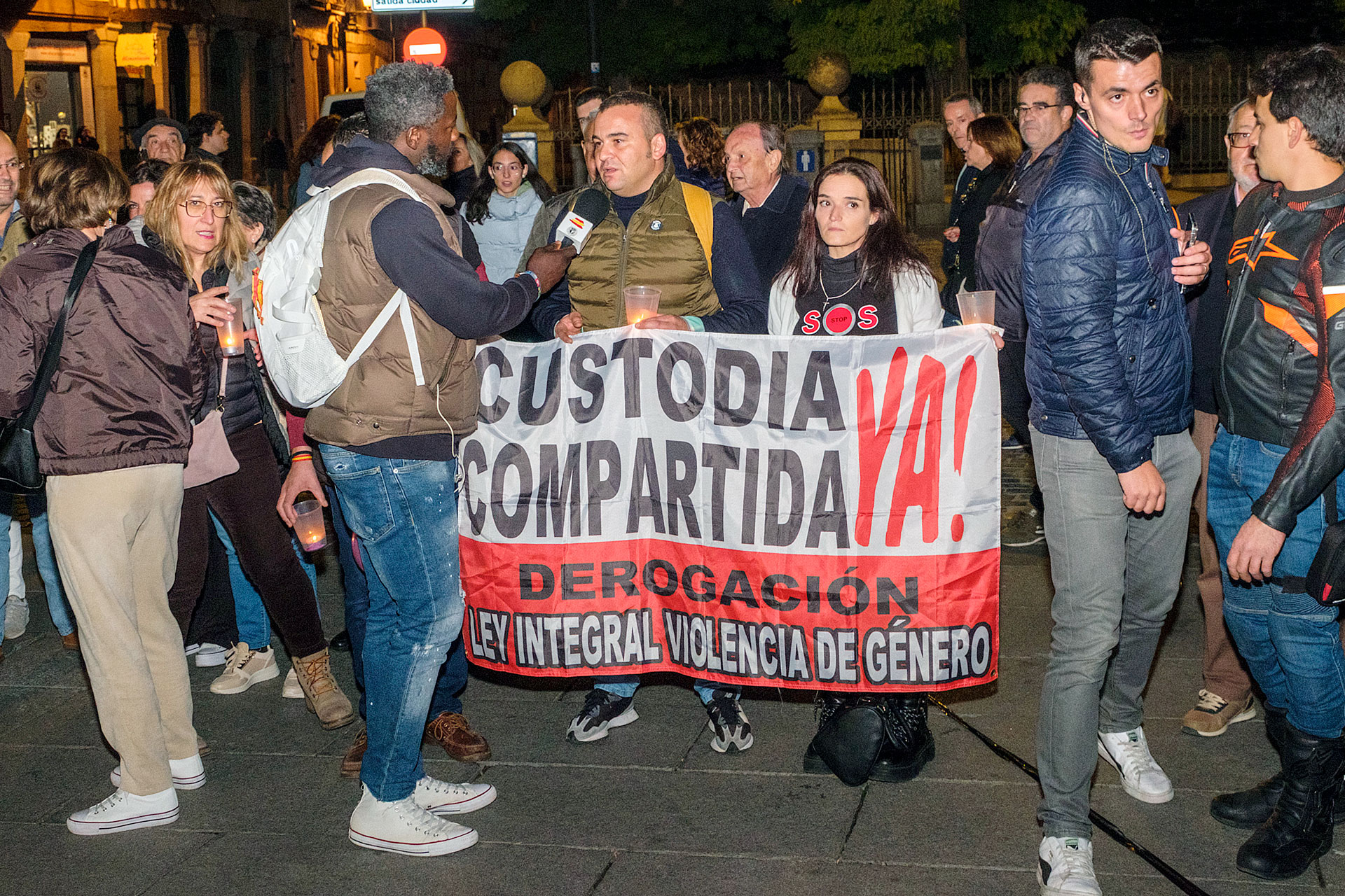 Concentración en la Plaza Mayor de Segovia en repulsa del asesinato de Olivia