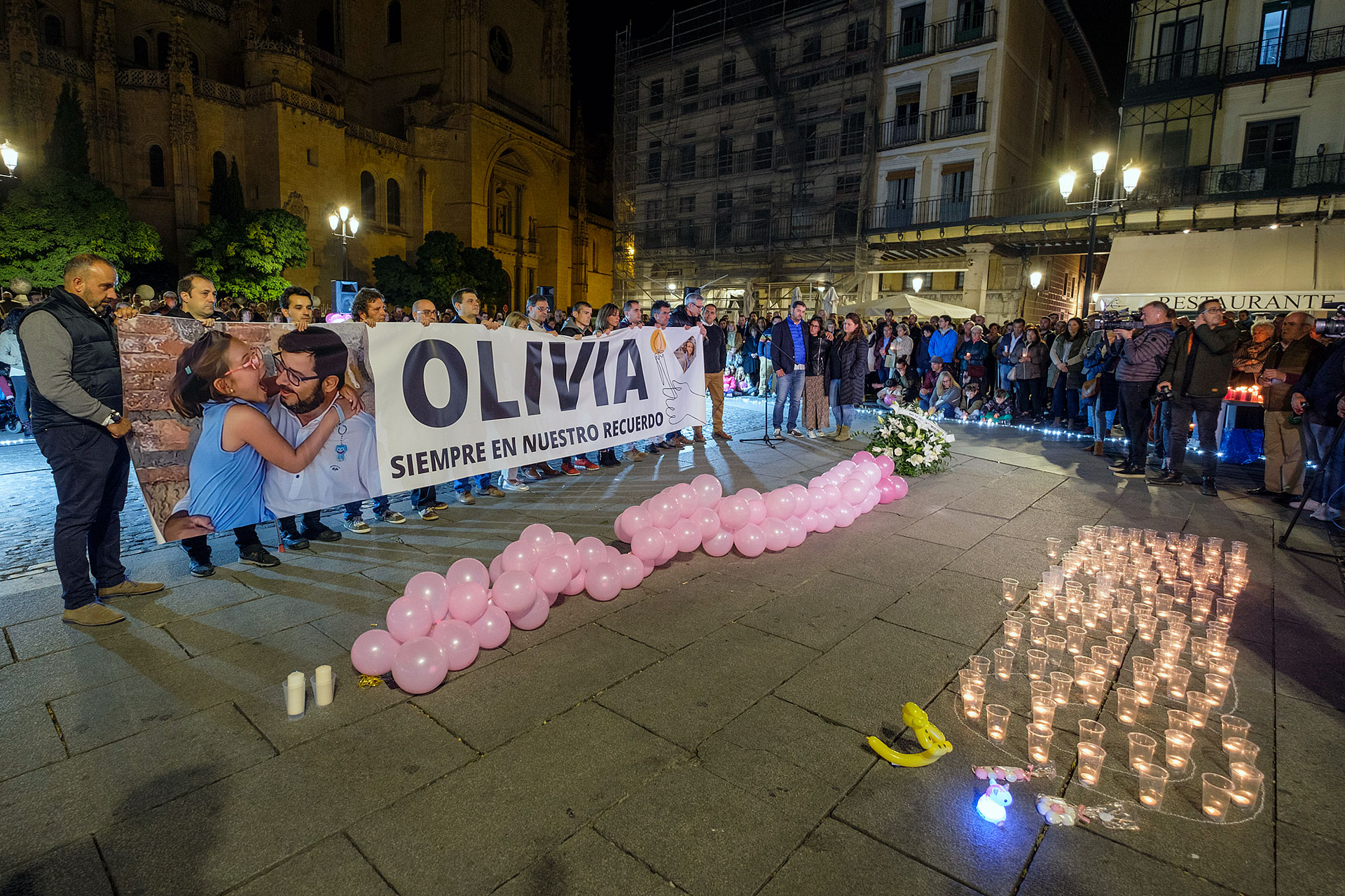 Concentración en la Plaza Mayor de Segovia en repulsa del asesinato de Olivia