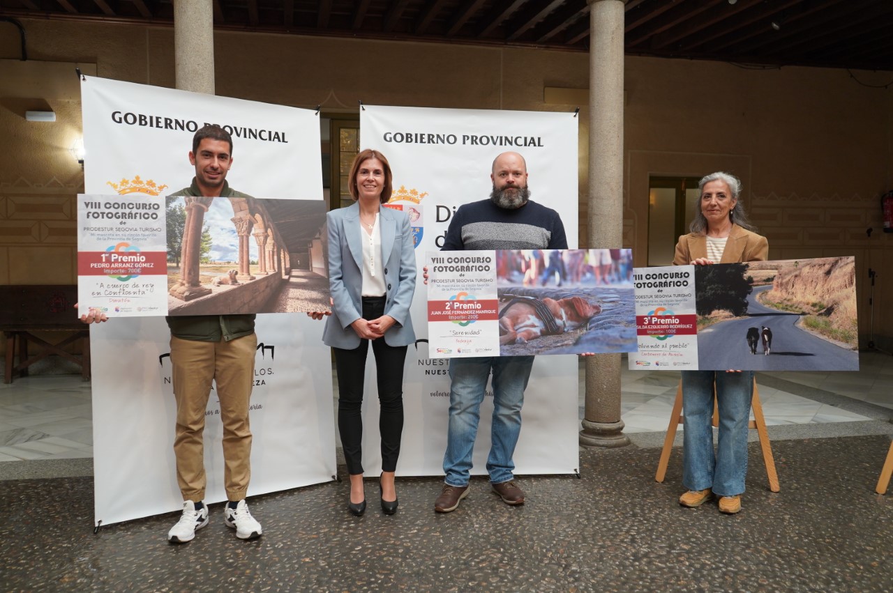 La Diputación entrega mil euros en premios a los ganadores del concurso de fotografía de Prodestur 1 Entrega de premios del concurso de fotografía de Prodestur.