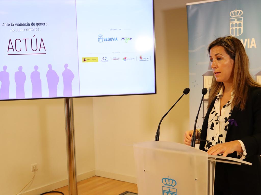 Ana Peñalosa, concejala de Servicios Sociales, presenta los actos para el 25-N. / EL ADELANTADO