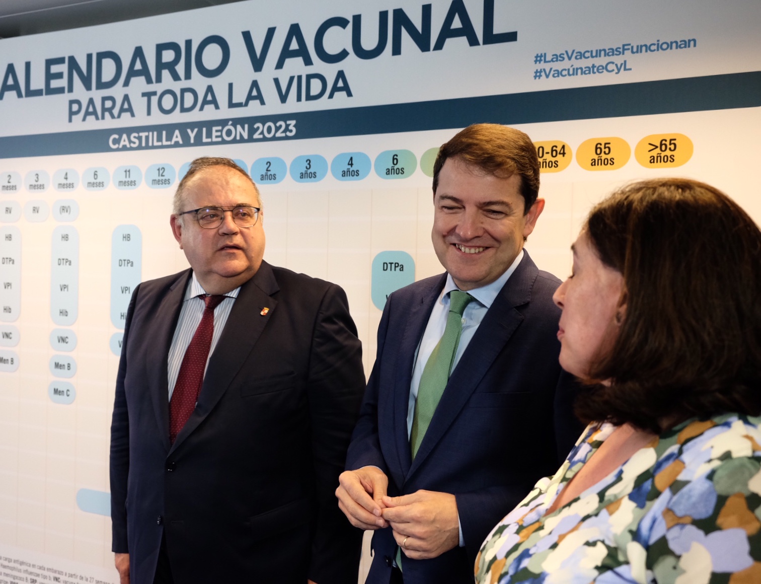 El Presidente de la Junta y el Consejero de Sanidad presentan el calendario de vacunación.