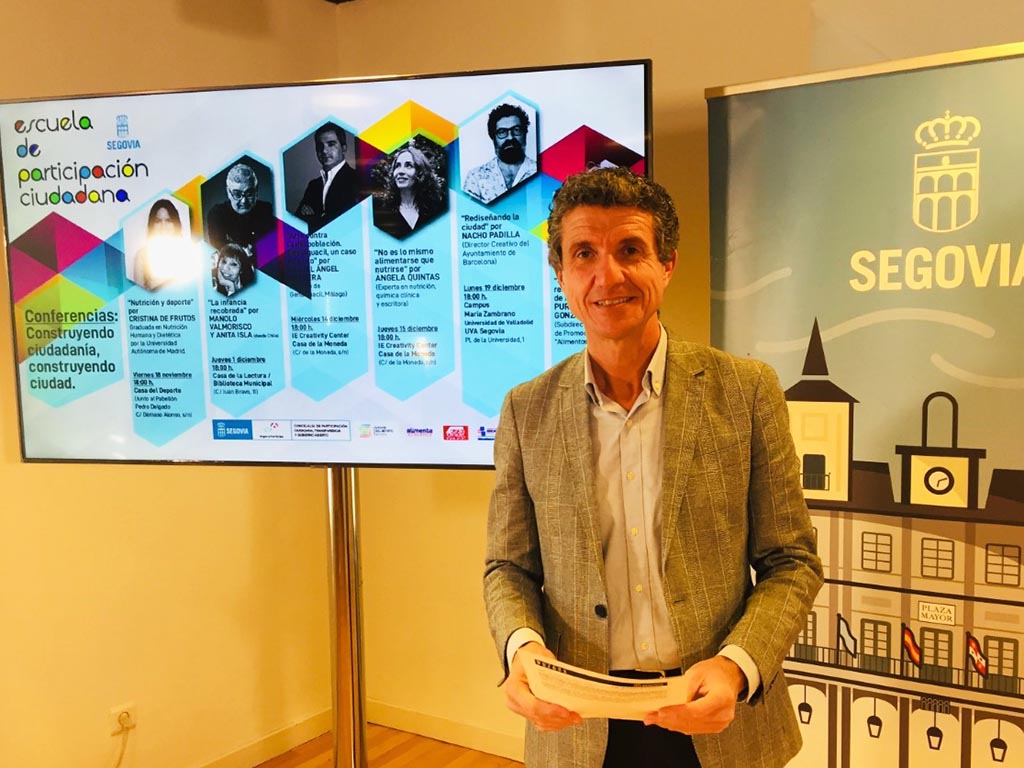 Salud, educación y cultura en el nuevo ciclo de conferencias ‘Escuela de Participación Ciudadana’ 1 El concejal de Participación Ciudadana, Andrés Torqueada presenta el ciclo.