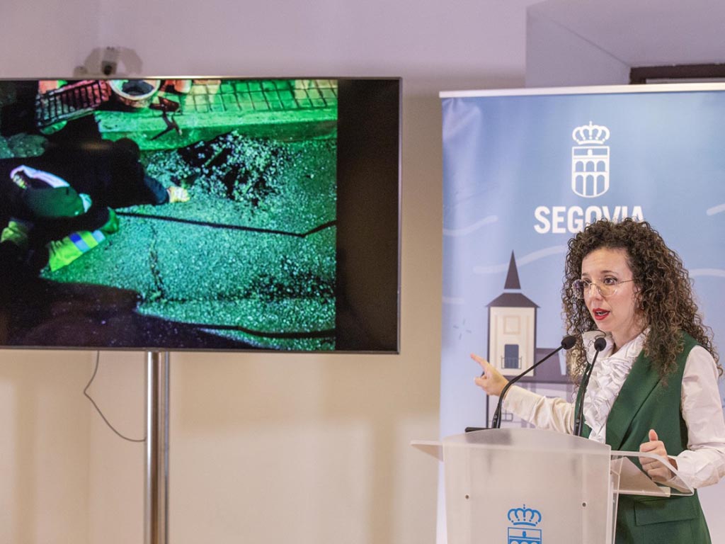 Cs presenta una moción para limpiar de “manera urgente” los imbornales de la ciudad 1 Noemí Otero, en rueda de prensa. / EL ADELANTADO