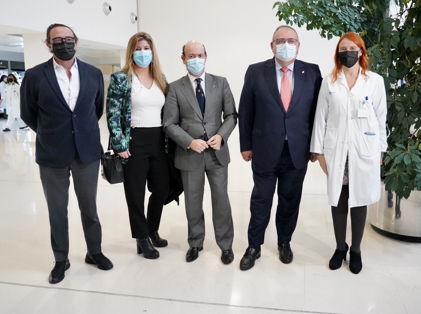 El Consejero de Sanidad, ayer, con la nueva gerente del Hospital Universitario Río Hortega.