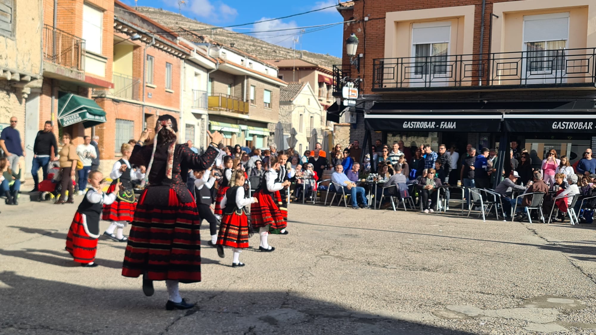 Los vermús musicales y la cena popular, los actos con mayor afluencia de público asistente.