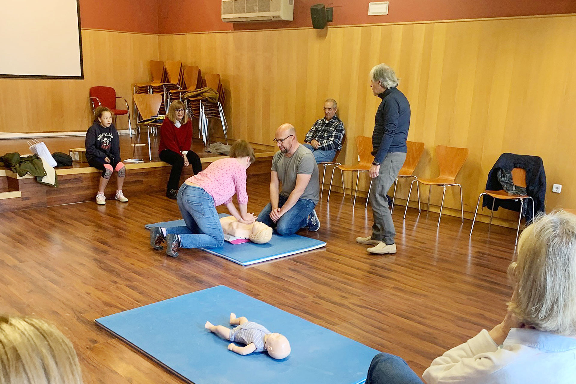 Los vecinos se forman en primeros auxilios en Navas de Riofrío 1 navas riofrio curso primeros auxilios Juan Canas