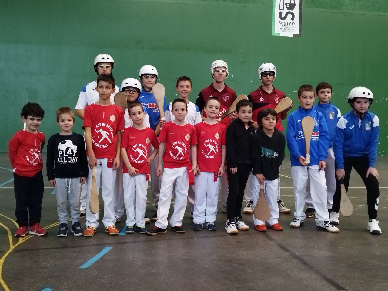 Miembros del Club de Pelota en Sestao.