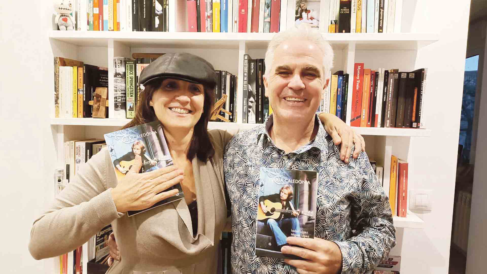 Los hermanos López, la filósofa Isabel y el periodista Miguel, autores del libro.