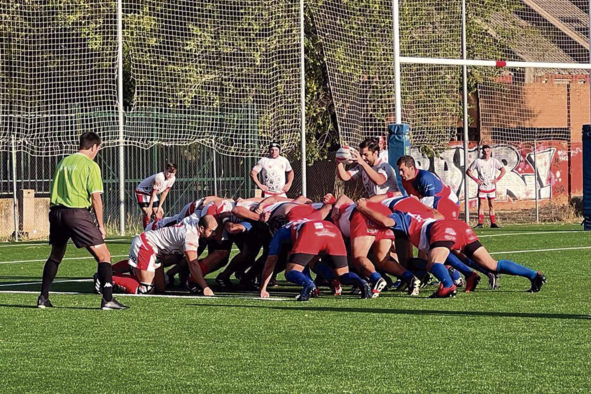 Los Lobos, en una melé con introducción del rival./ RAC LOBOS