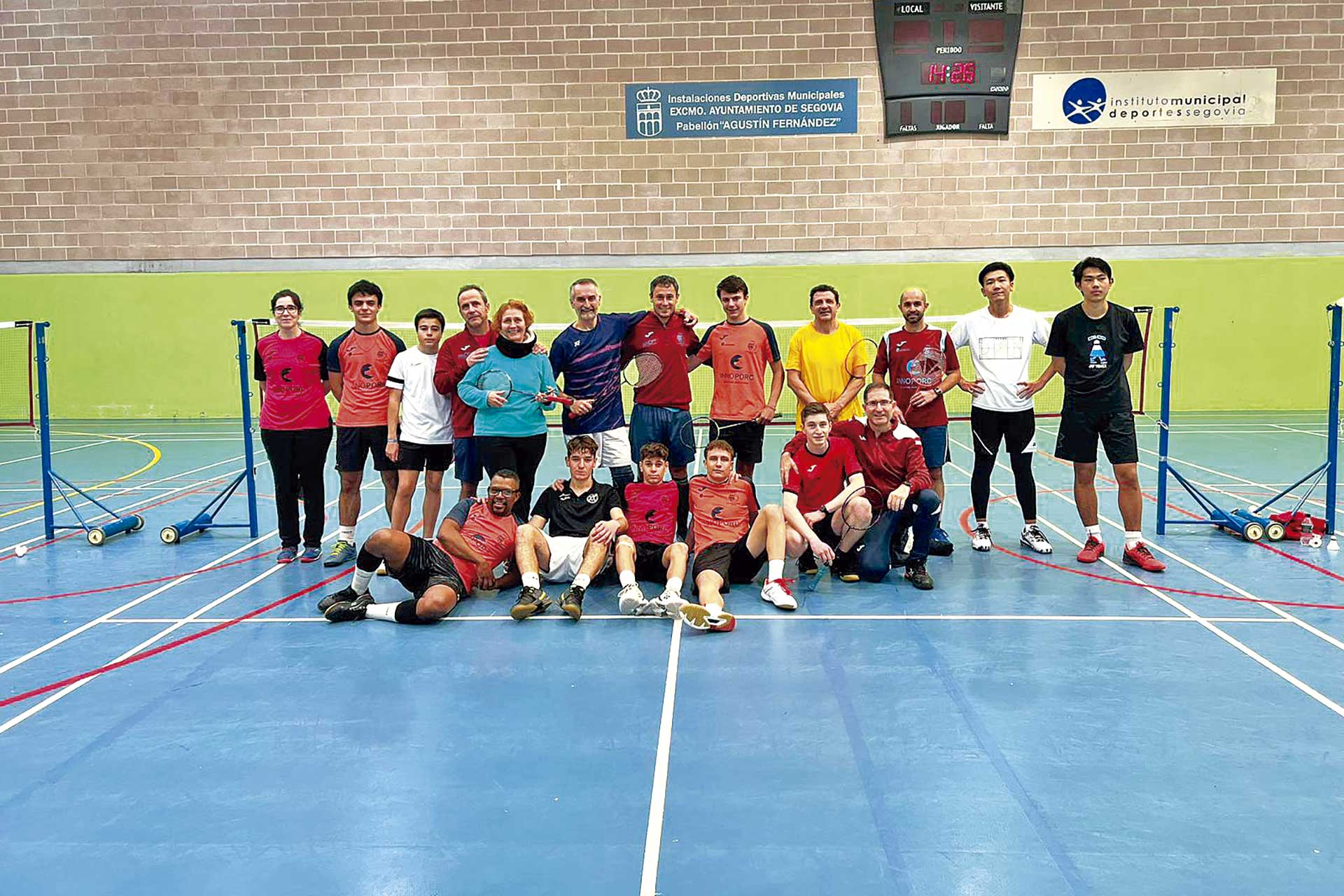 Foto de familia de los participantes en el torneo./ INNOPORC SEGOVIA