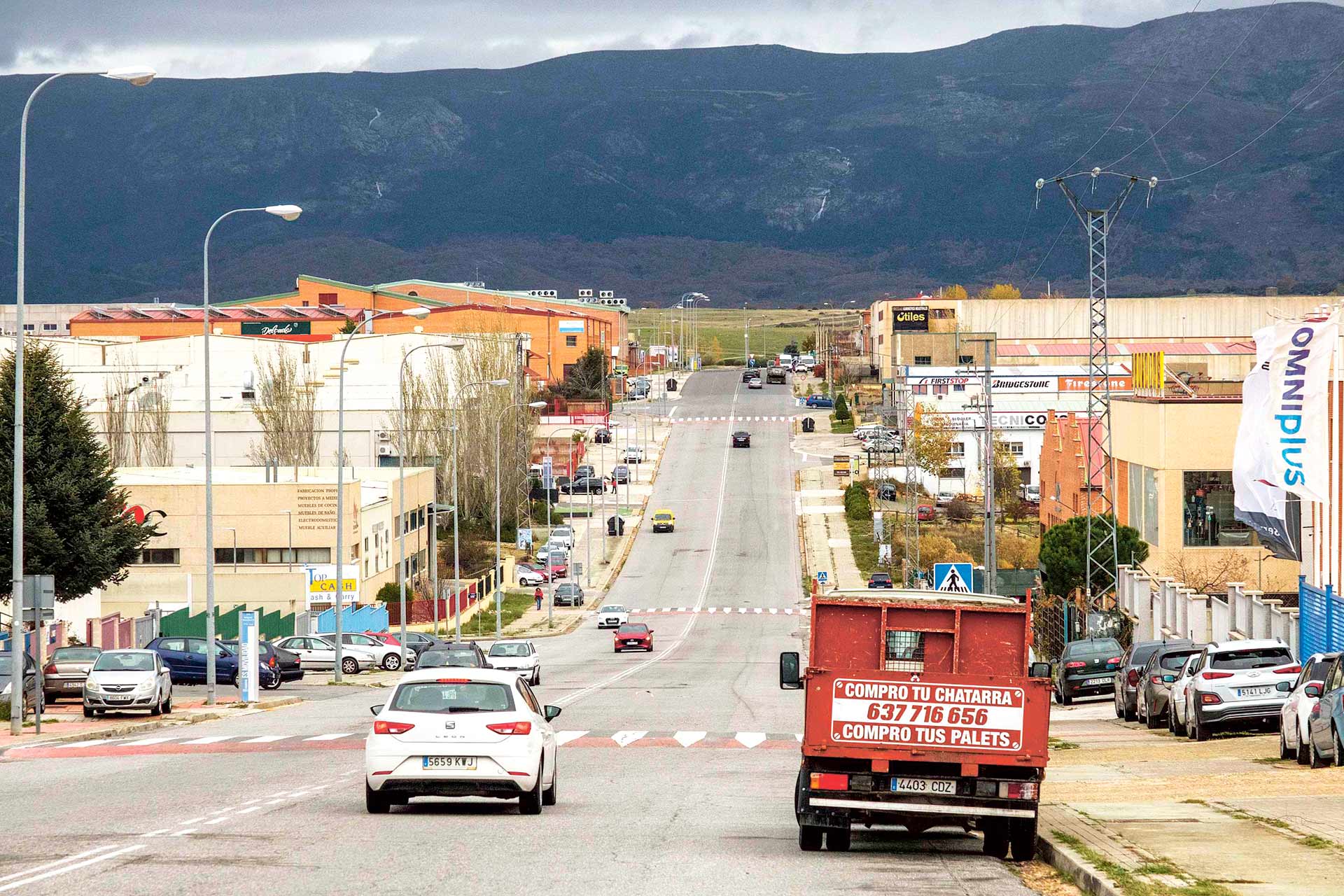 Vista de la calle principal del Polígono de Hontoria./ KAMARERO