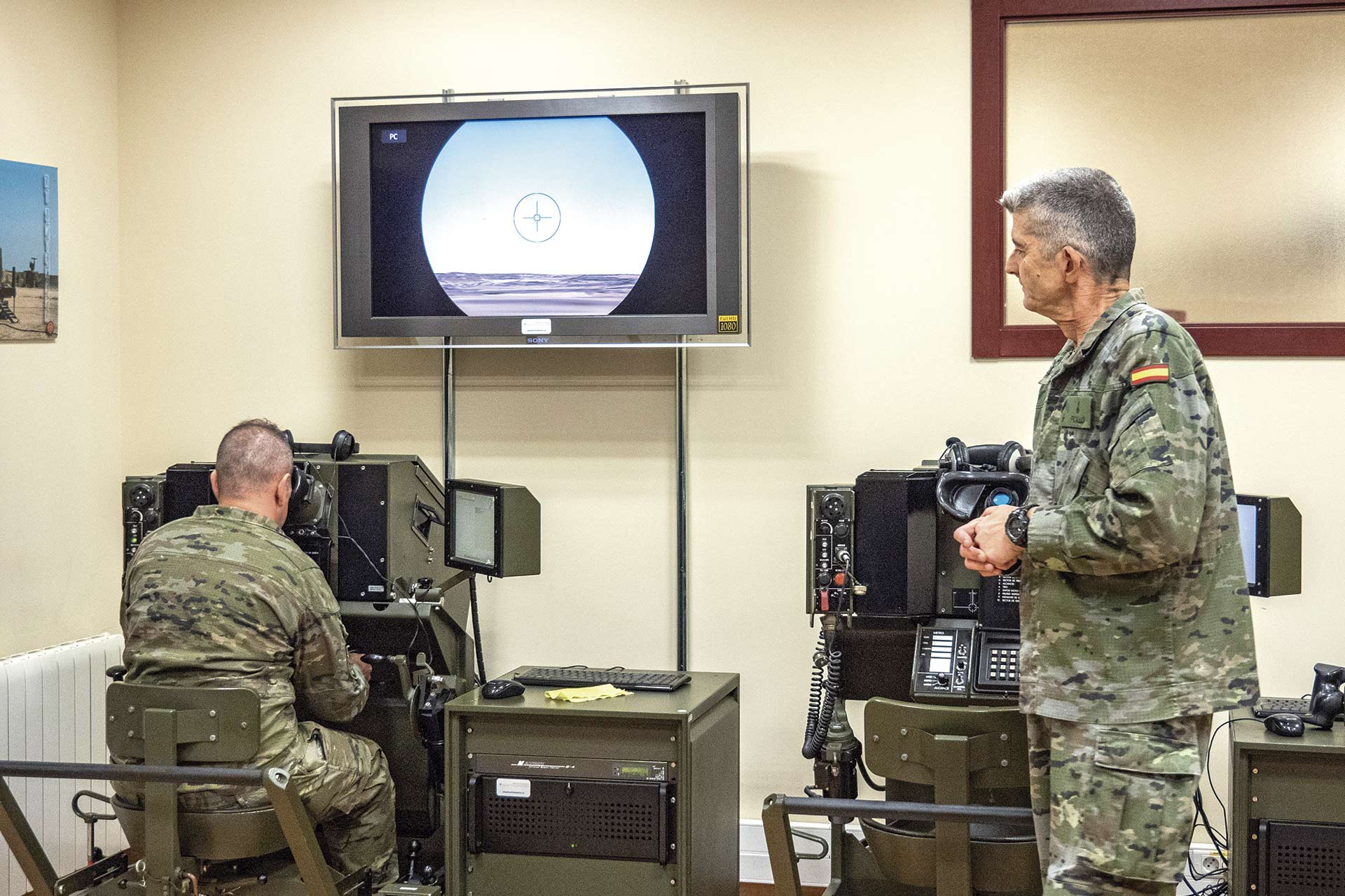 La formación especializada que reciben los militares durante su periodo de servicio en las Fuerzas Armadas resulta muy atractiva para las empresas./NEREA LLORENTE