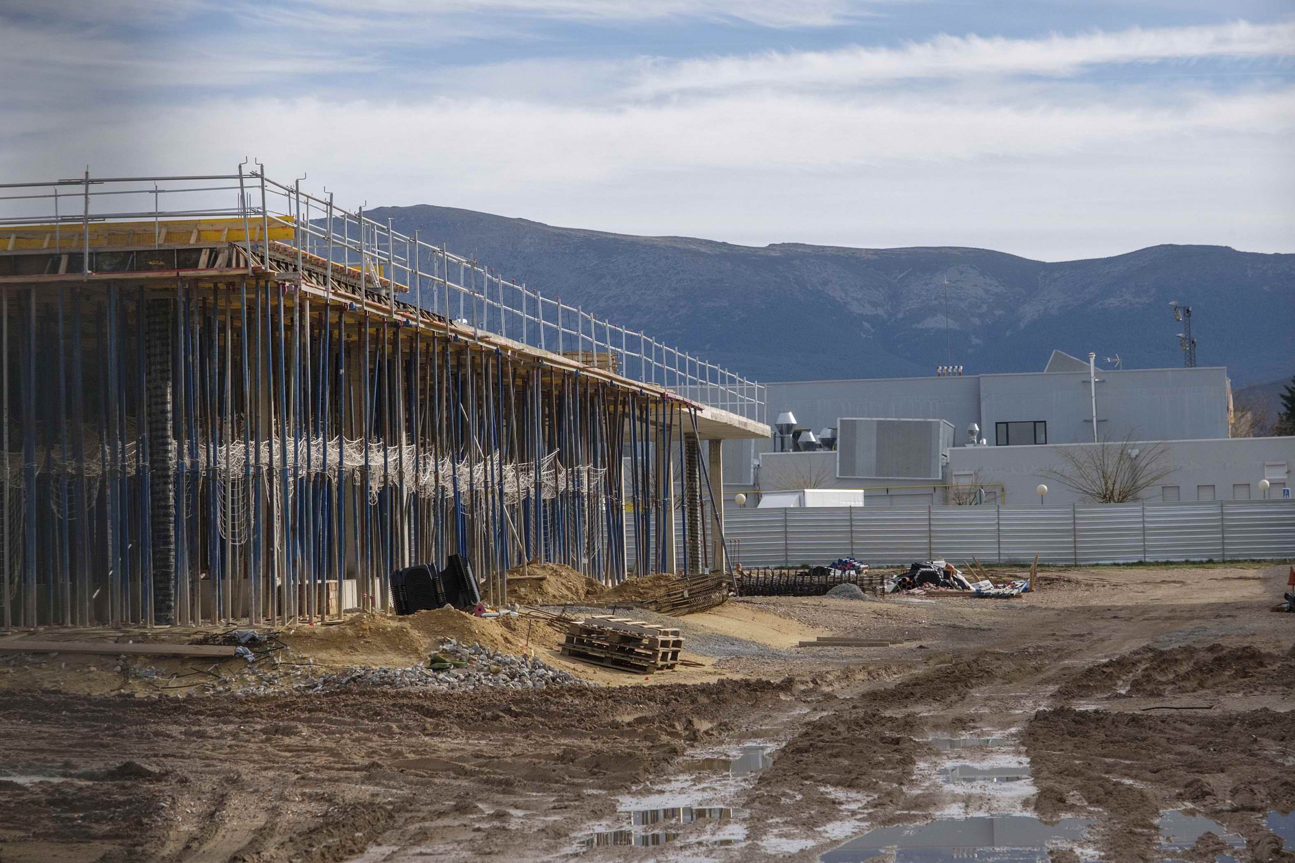 La Junta lidera la inversión en licitación de obra pública enla provincia. En la foto, obras del Centro de Salud de Nueva Segovia, que lleva a cabo el Gobierno regional.