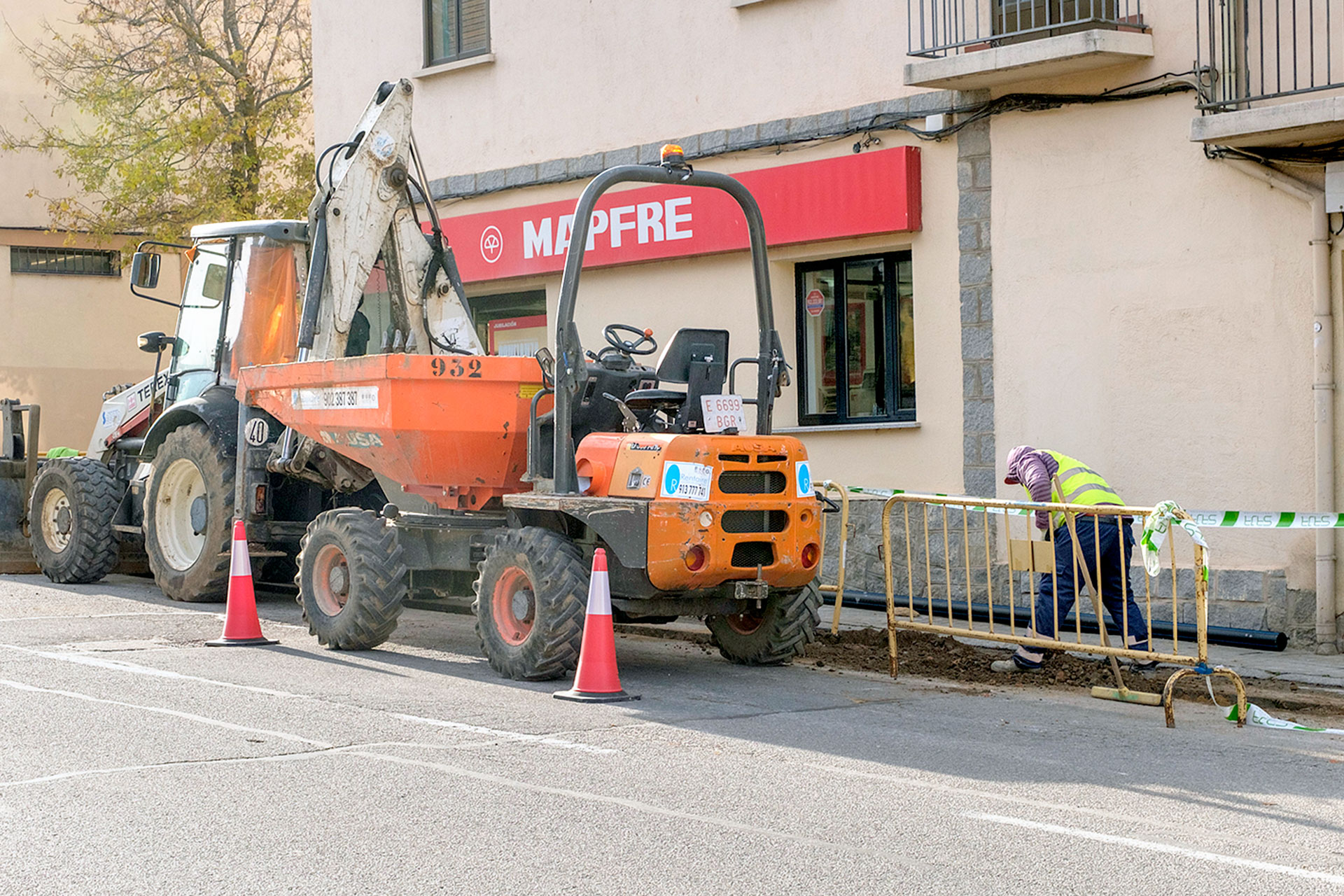 El registro de personas expuestas al amianto se duplica en una década 1 Calle Tejedores Obras Tuberias 8531