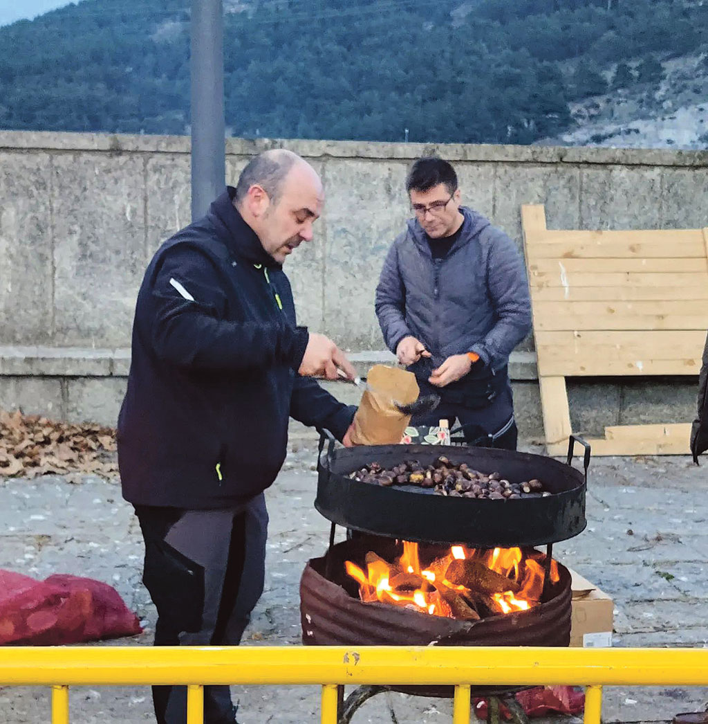 La Tuna de Magisterio de Segovia actúa en todos los núcleos del municipio de El Espinar 2 Castanas San Rafael
