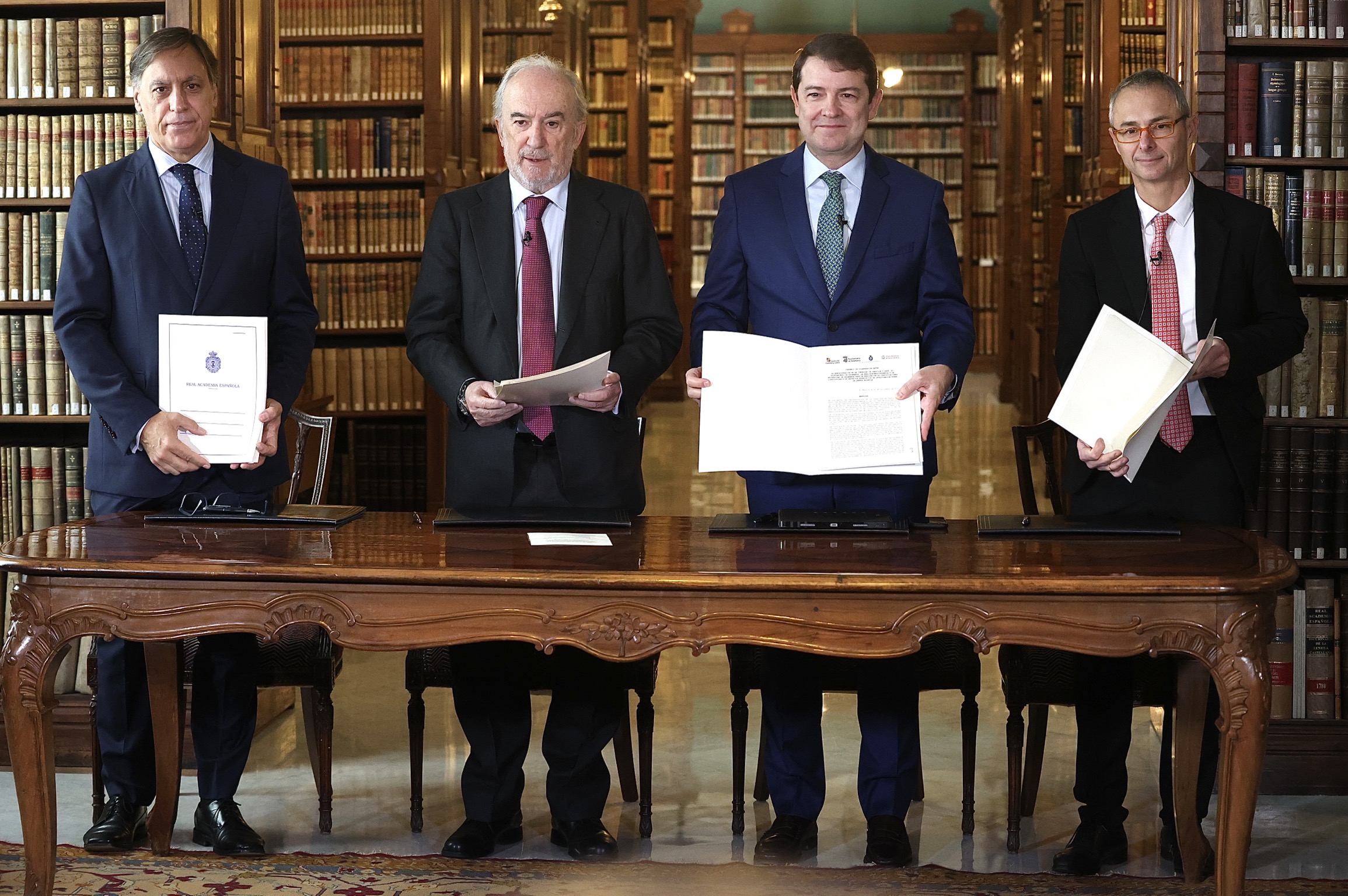 Carlos García Carbayo, Santiago Muñoz Machado, Alfonso Fernández Mañueco y Ricardo Rivero.