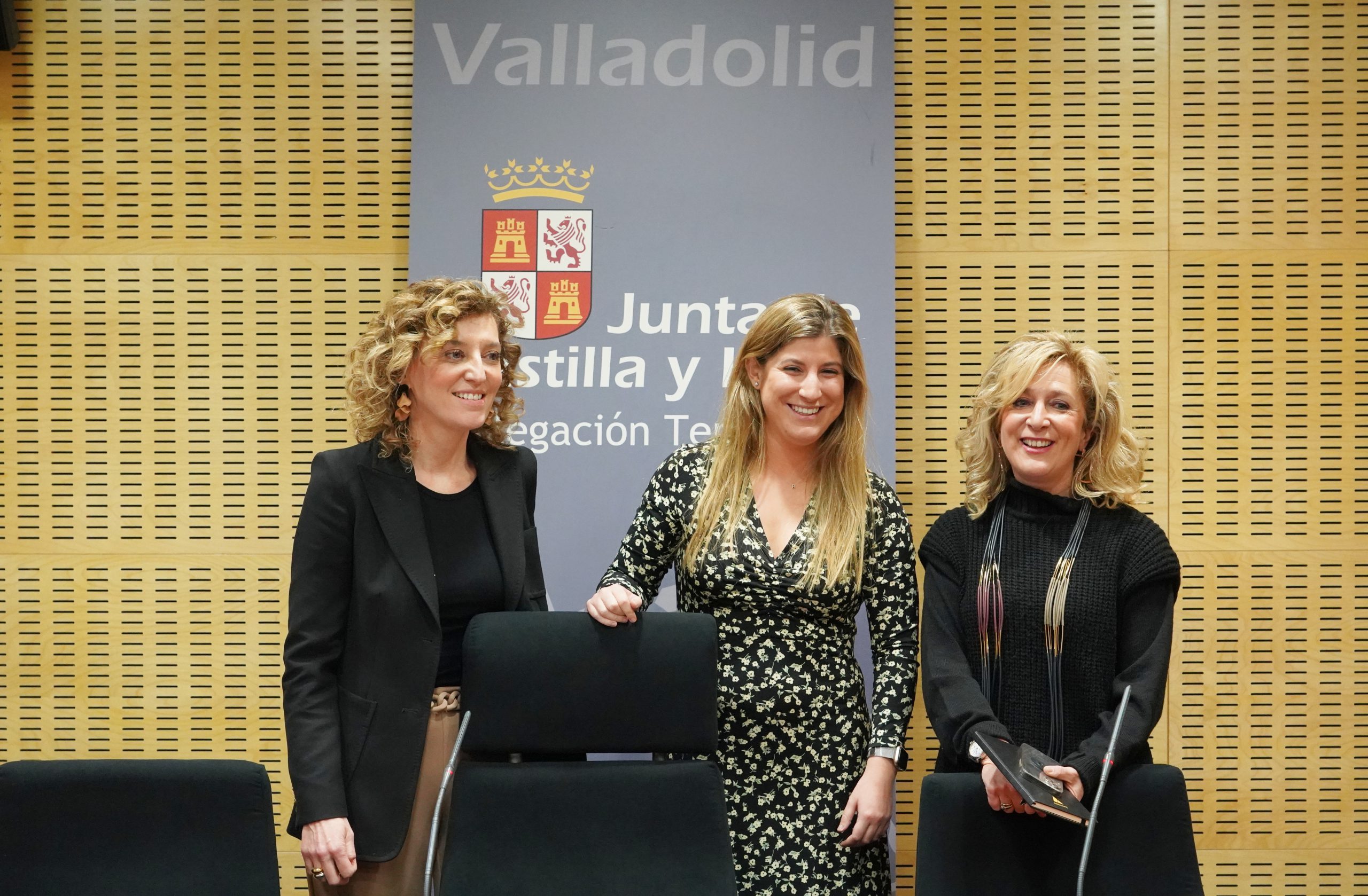 María Pardo, en rueda de prensa junto a la delegada territorial de la Junta, Raquel Alonso.