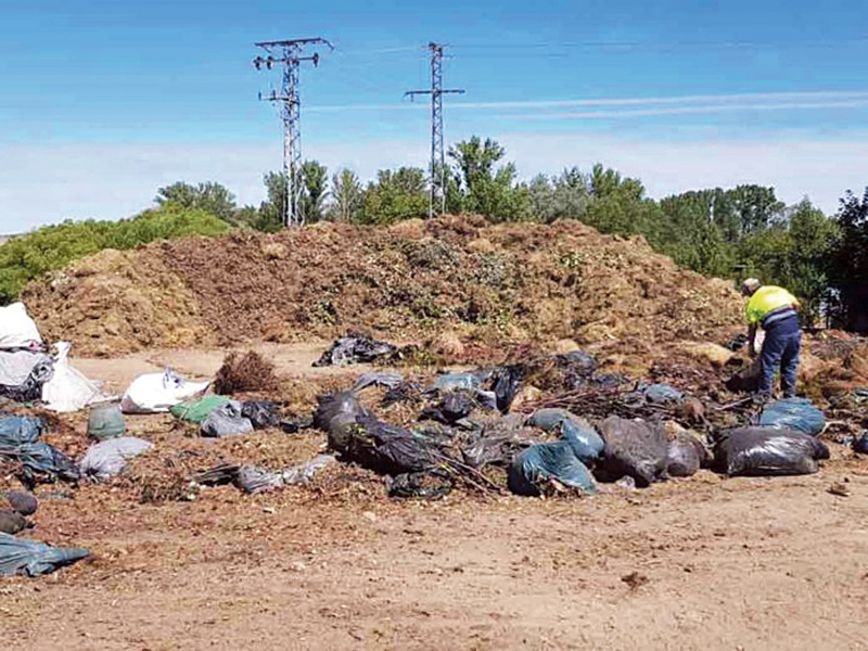 Parcela de acopio de restos vegetales en El Espinar. / E. A.