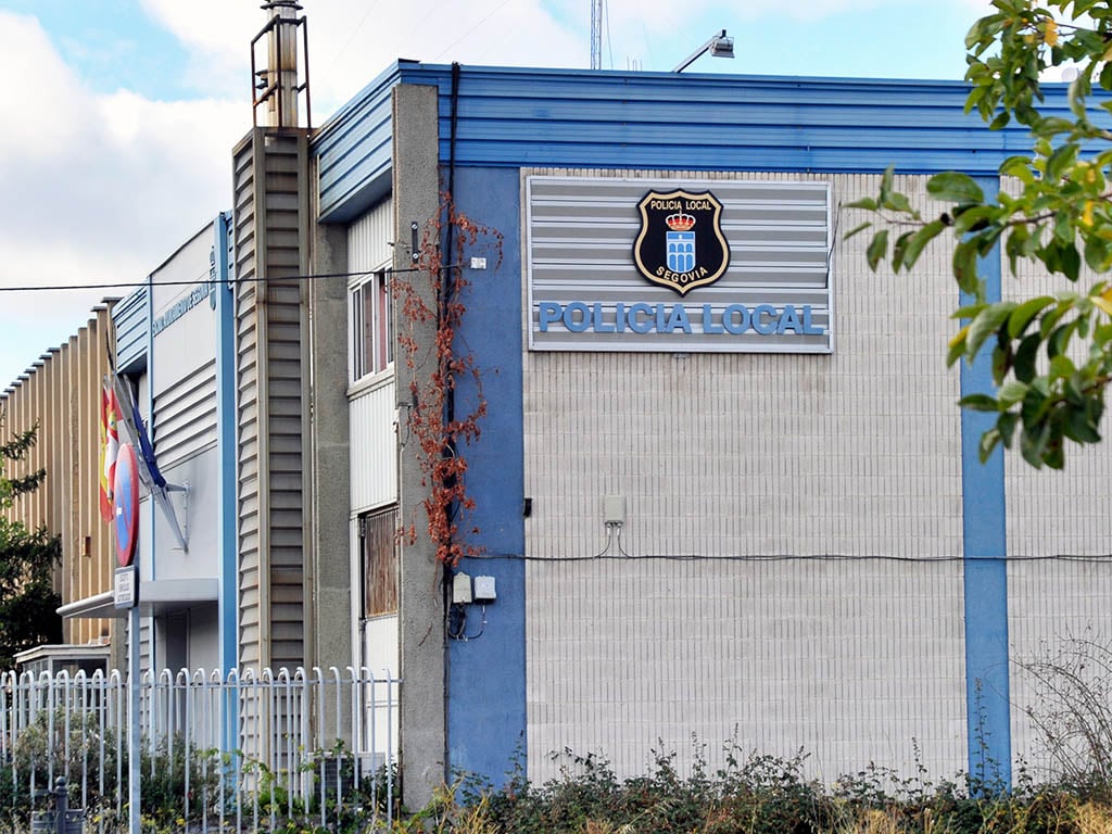 Fachada del cuartel de la Policía Local, en el polígono de El Cerro.