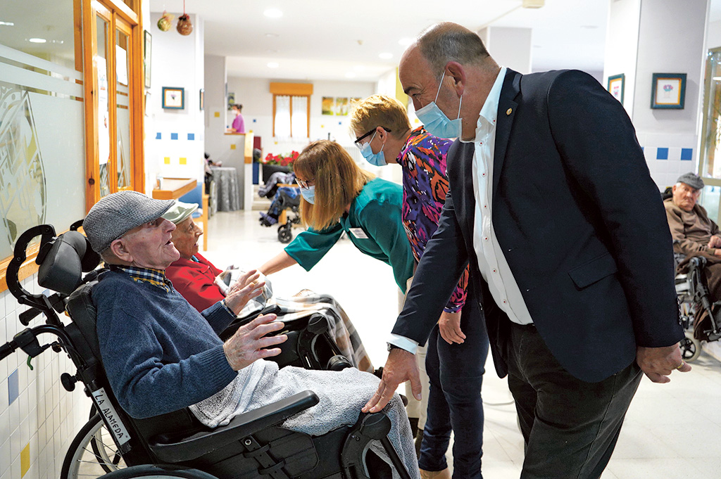 El presidente de la Diputación está visitando distintos centros del Área de Asuntos Sociales. / E. A.