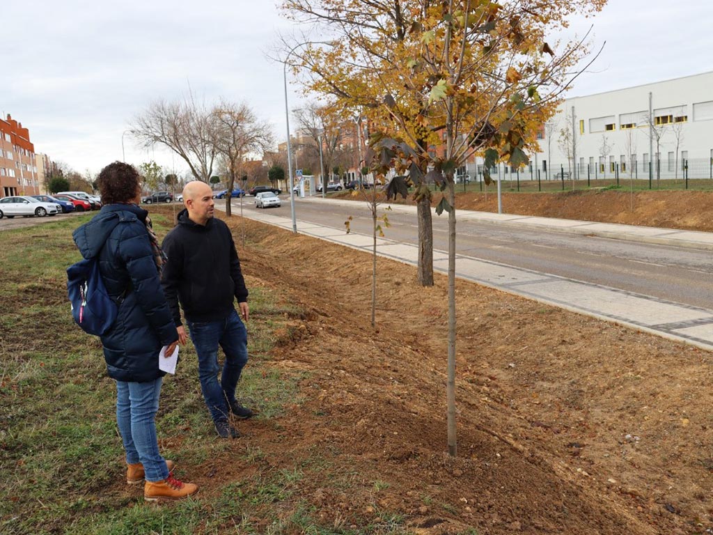 Plantación de árboles en el barrio de Nueva Segovia. / EL ADELANTADO