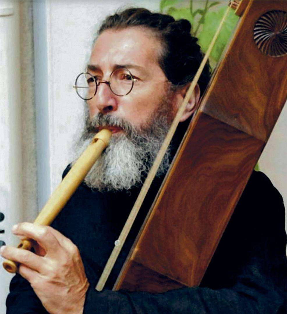 Dulzainero Pablo Zamarrón.