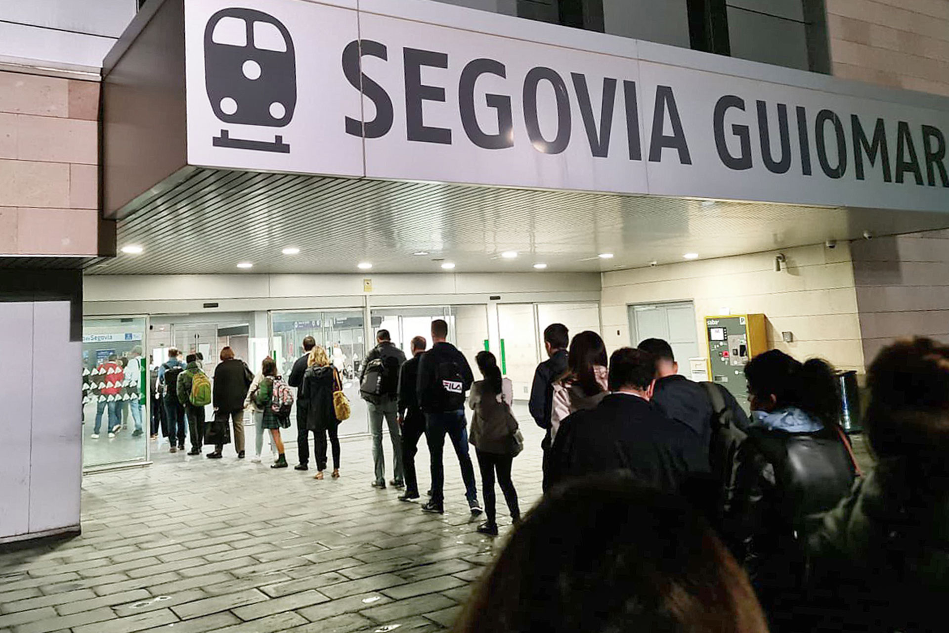 El Ayuntamiento se reúne el lunes con Adif y el Ministerio de Transportes para avanzar en los accesos a la estación del AVE 1 estacion ave guiomar chamartin colas bonos 2