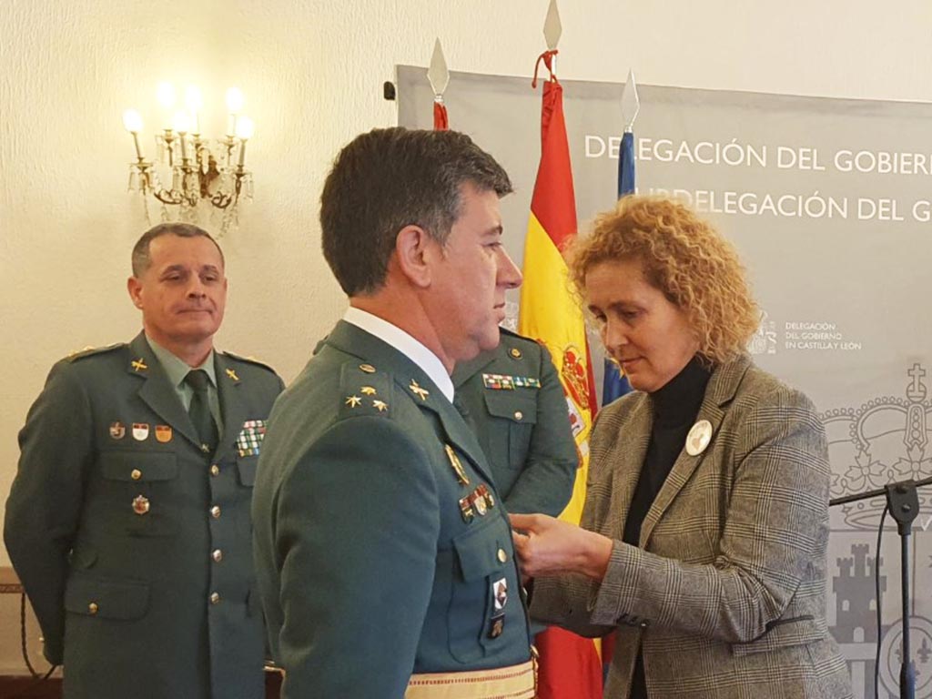 Entrega de la Medalla al Mérito de la Seguridad Vial al capitán de la Guardia Civil Miguel Ángel Rojo Mato. / EL ADELANTADO