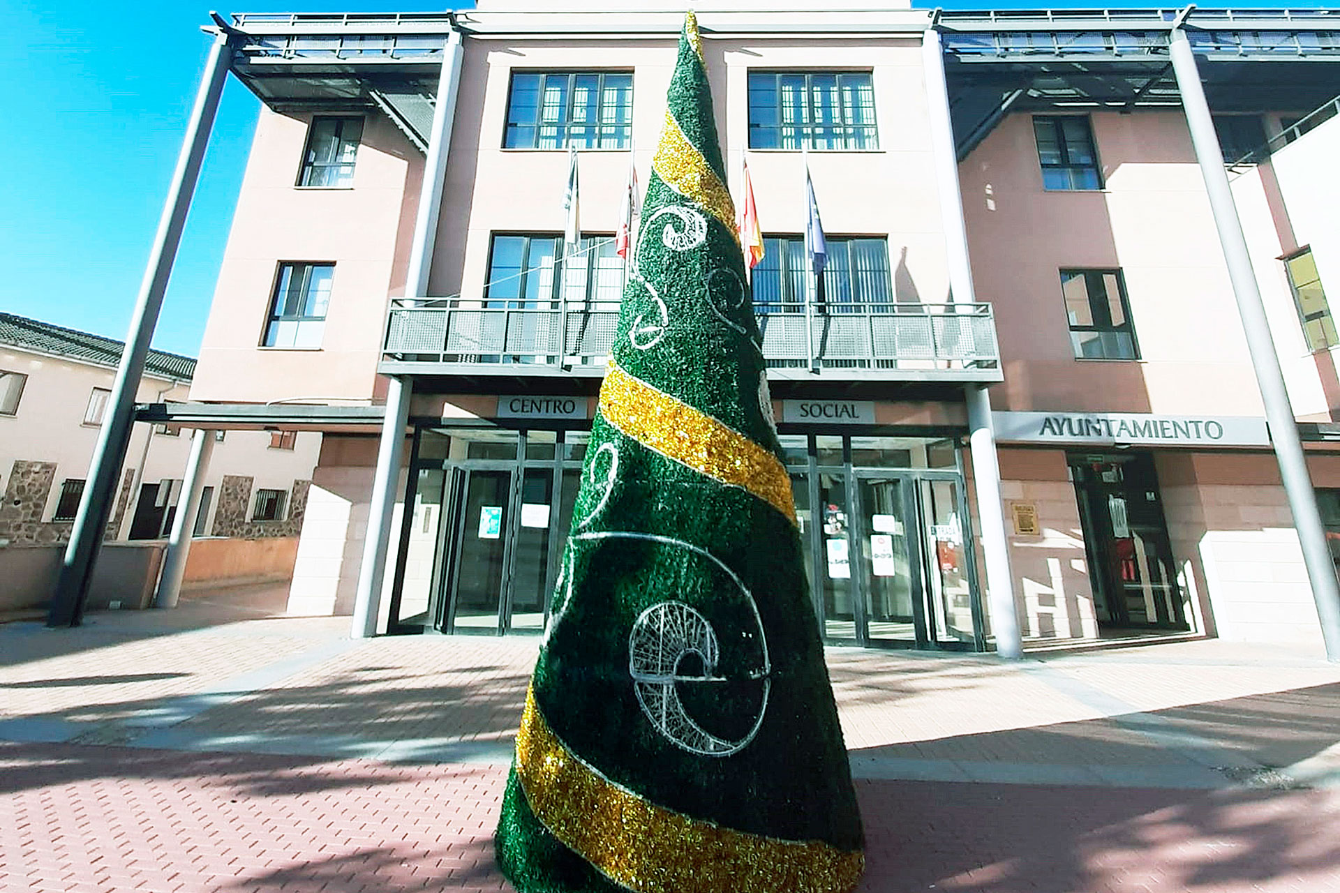 palazuelos navidad arbol fachada ayuntamiento
