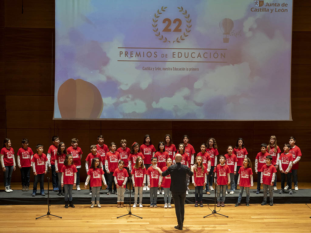 Actuación del coro formado por alumnado y profesorado del CRA ‘Los Almendros’ de La Lastrilla.
