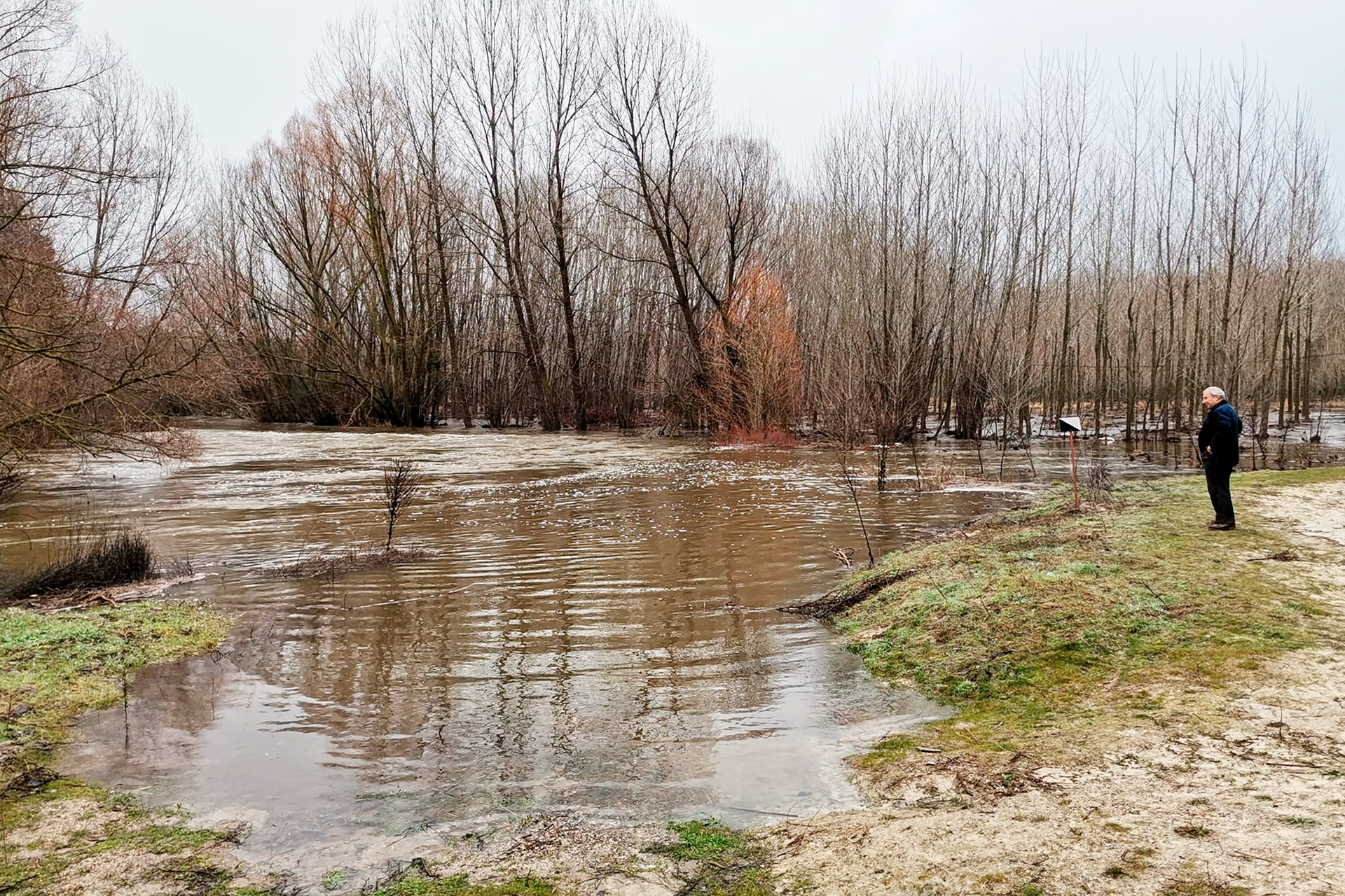 rio cega inundaciones