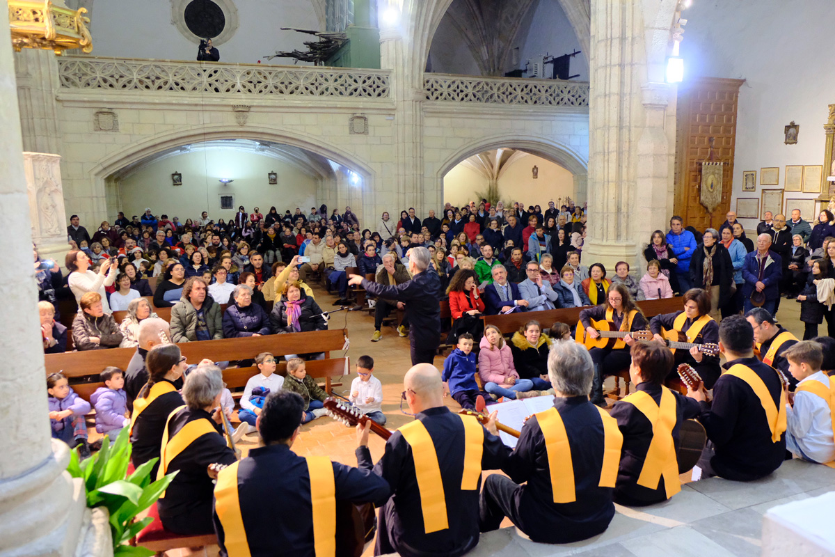 Muestra de Villancicos celebrada ayer en el municipio de Fuentepelayo. Foto: Diego Gómez.