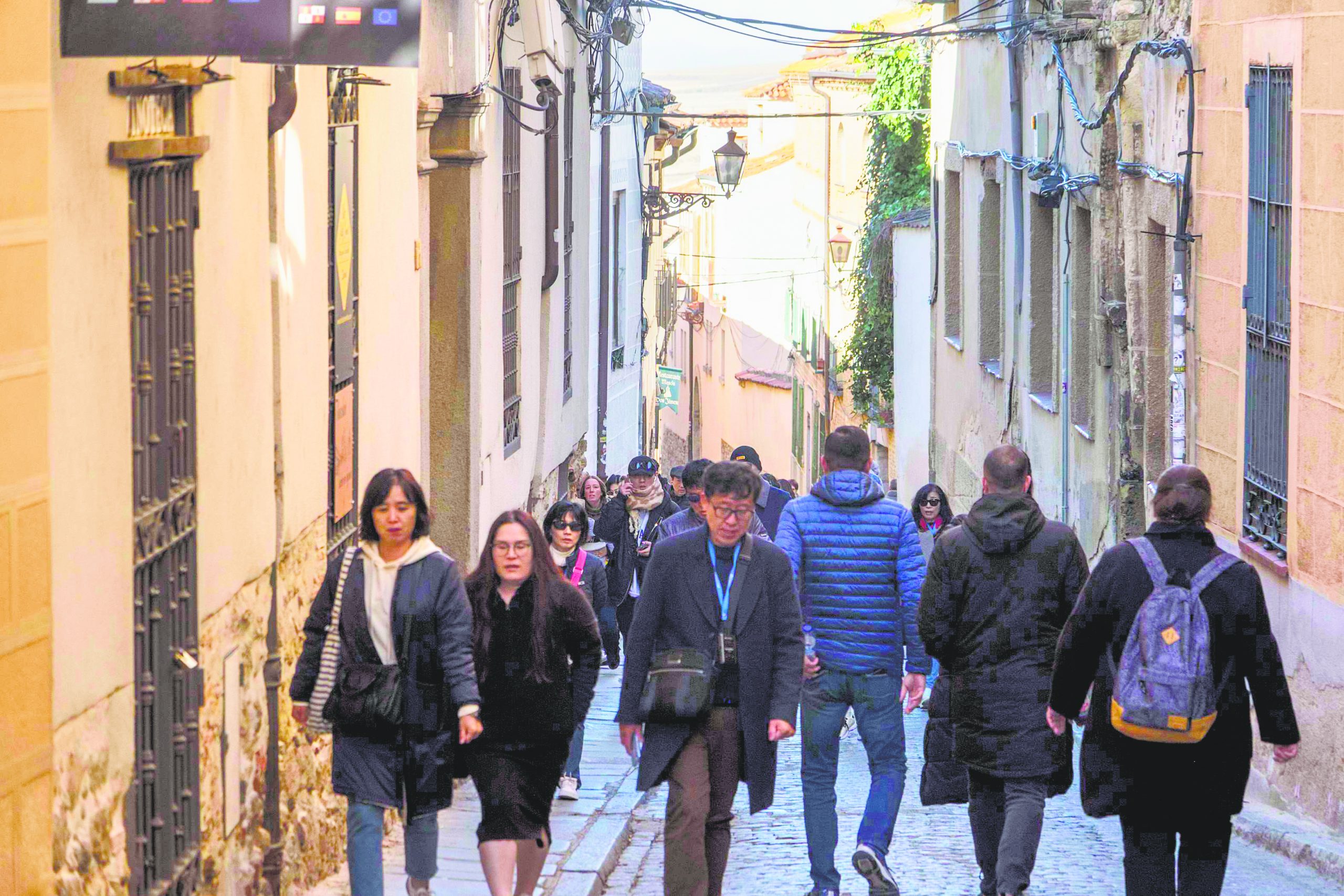 El turismo que transita habitualmente por el eje Catedral-Alcázar habrá de buscar otras altenrativas para la visita a ambos monumentos./KAMARERO