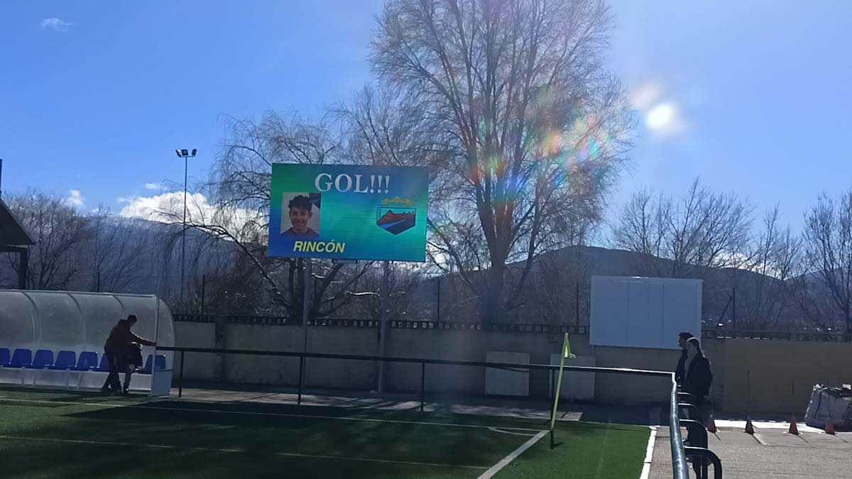 El campo de fútbol ‘La Mina’ estrena marcador.