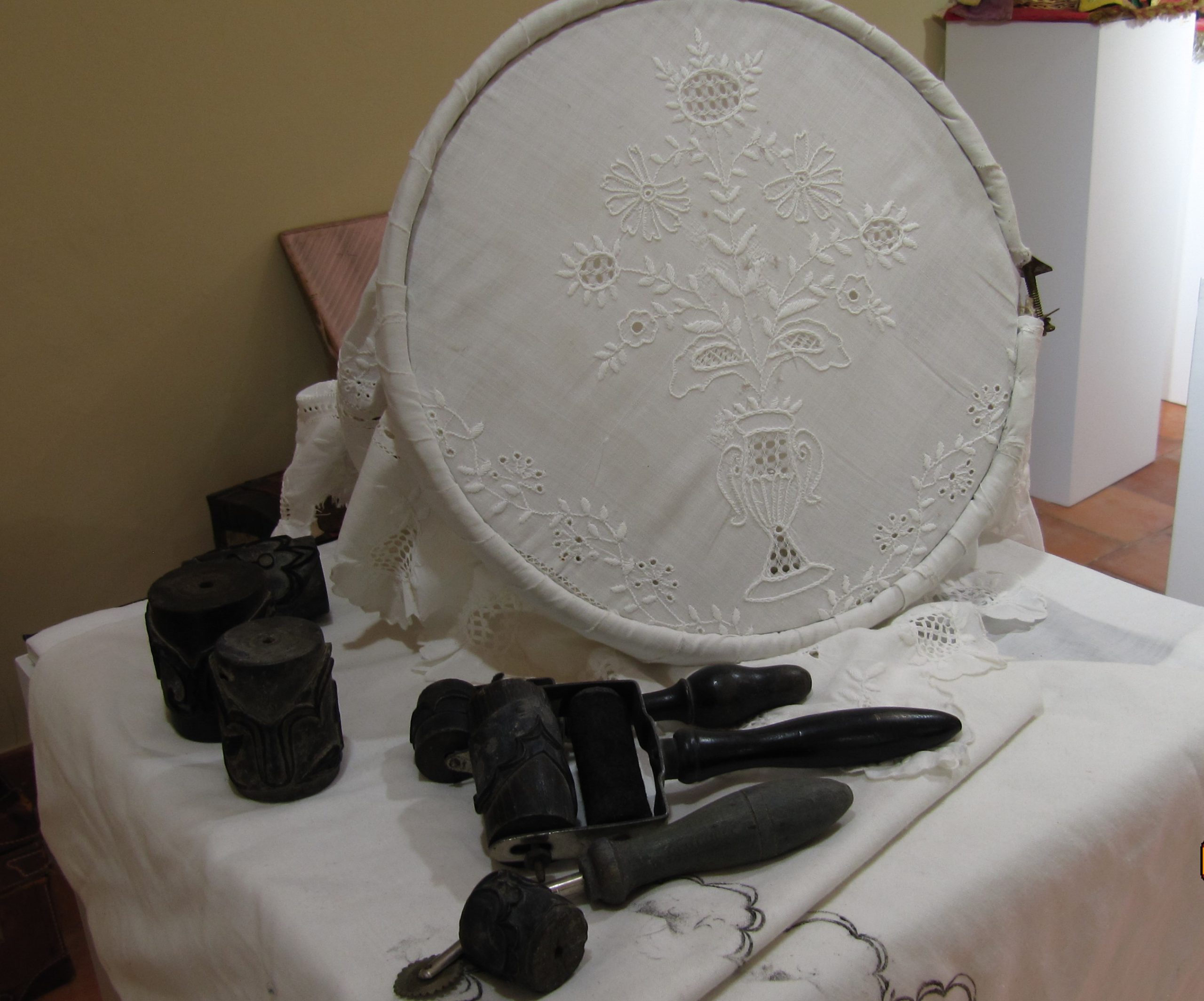 Museo Etnológico de Bercial, las facetas de la vida de un pueblo 4 15.Bordado scaled