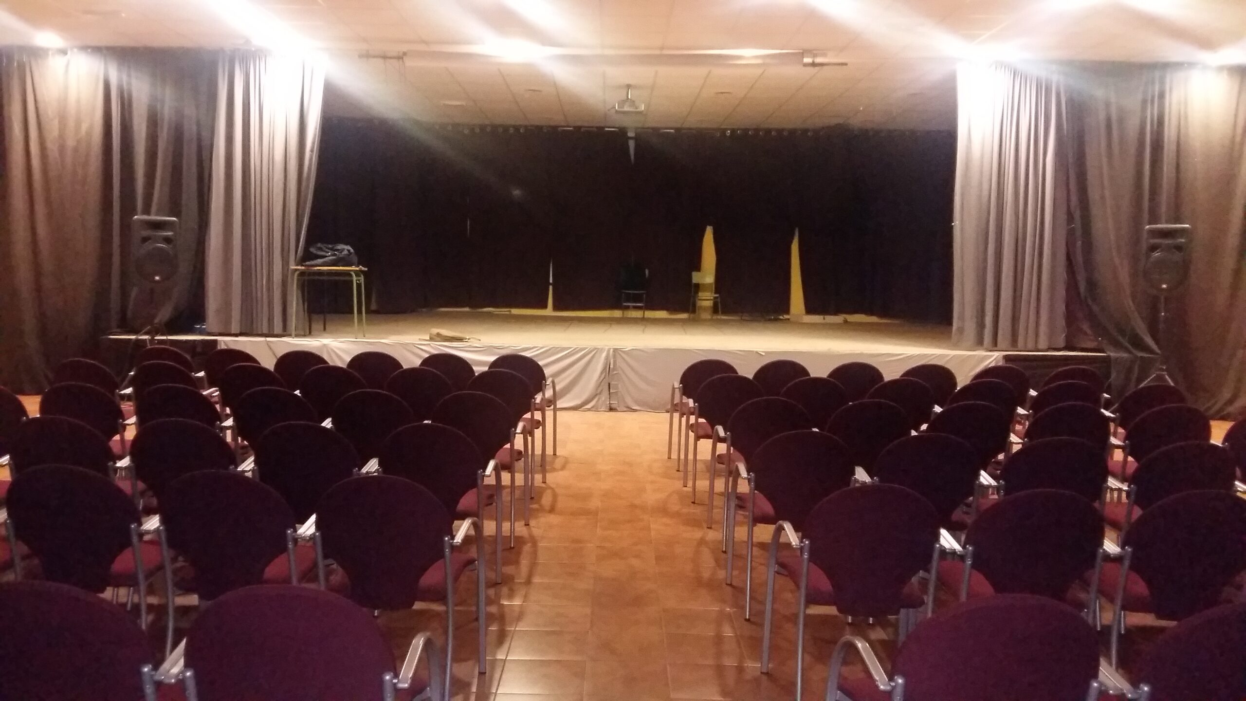 Salón municipal en Nava de la Asunción.