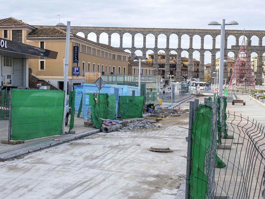 Obras en la avenida Padre Claret de Segovia. / KAMARERO