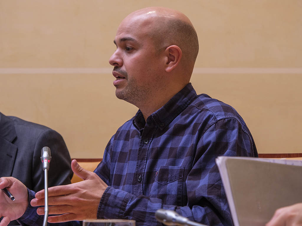 El concejal de IU Ángel Galindo, en un Pleno. / KAMARERO El concejal de IU Ángel Galindo, en un Pleno. / KAMARERO