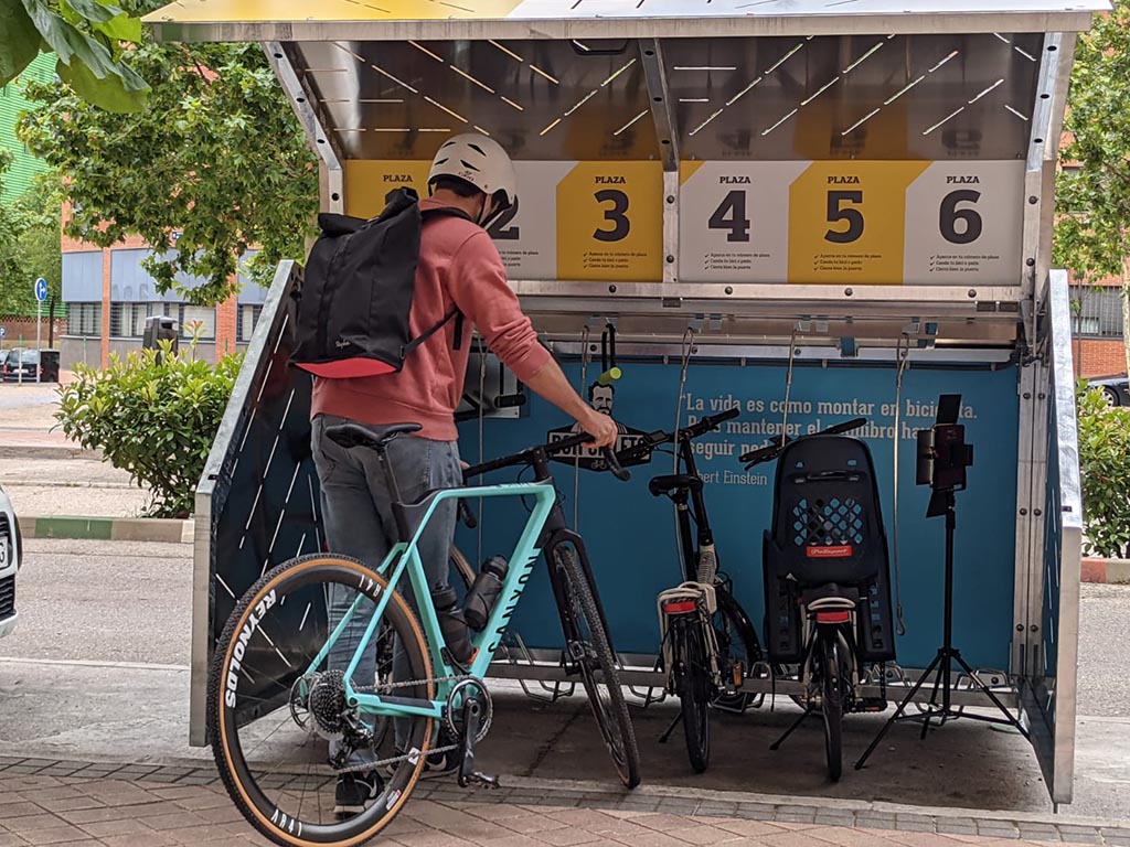 Aparcamiento seguro para bicicletas. / ADIF